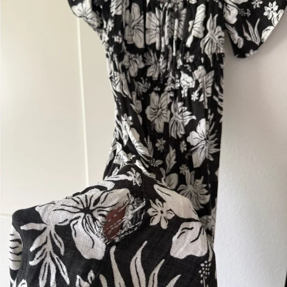 Rip Curl Black and White Floral Maxi Dress - Picture 4 of 4